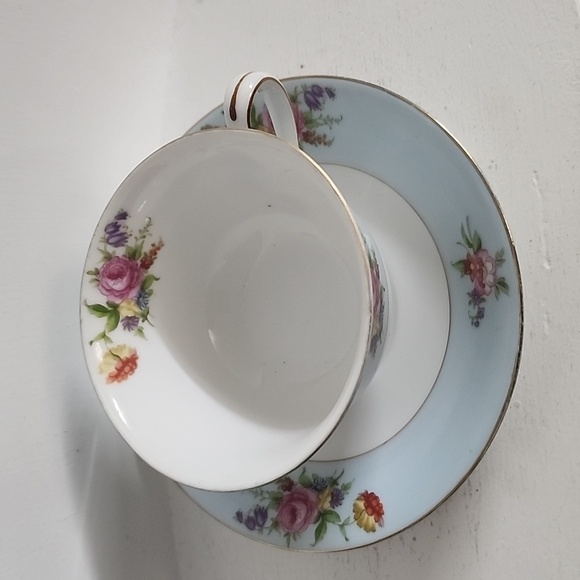 Vintage teacup and saucer by Noritake Japan blue white floral Gold Trim - Picture 8 of 9